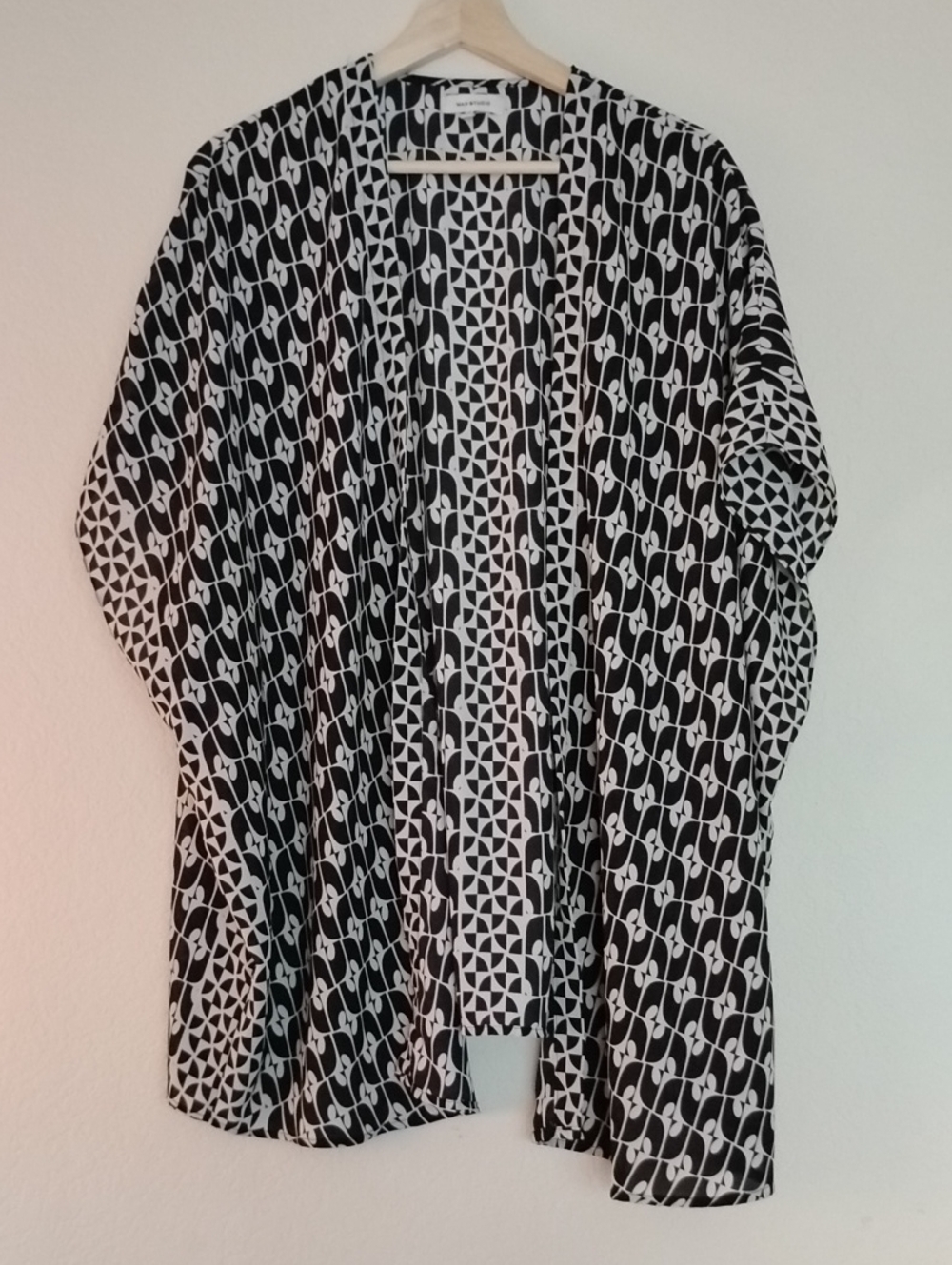 Max Studio Black and White Geometric Kimono Top - Picture 1 of 8